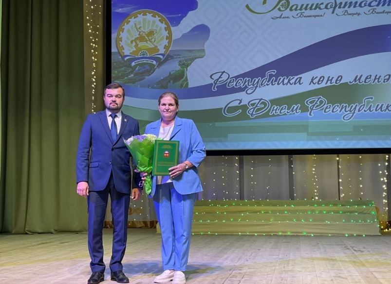 Почетной грамотой Администрации Буздякского района наградили медицинскую сестру Ишмаеву Фанзилю Фаниловну